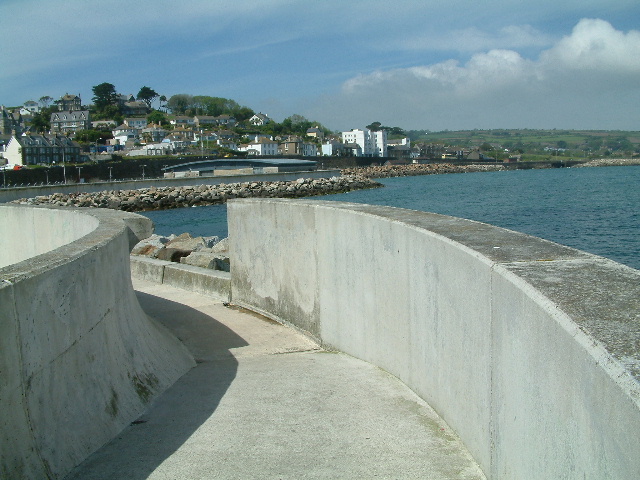 The railway line from the bus station, Penzance. 28 May 2003.